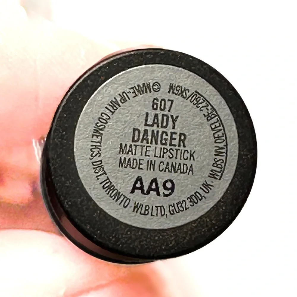 🆕 MAC Mini Matte Lipstick Shade: Lady Danger & 2 Prep + Primer Sample (6 mL) Set